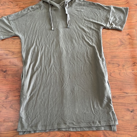 Cable & Gauge Sage Green Short Sleeve Hooded Tunic Shirt Top - Picture 4 of 9